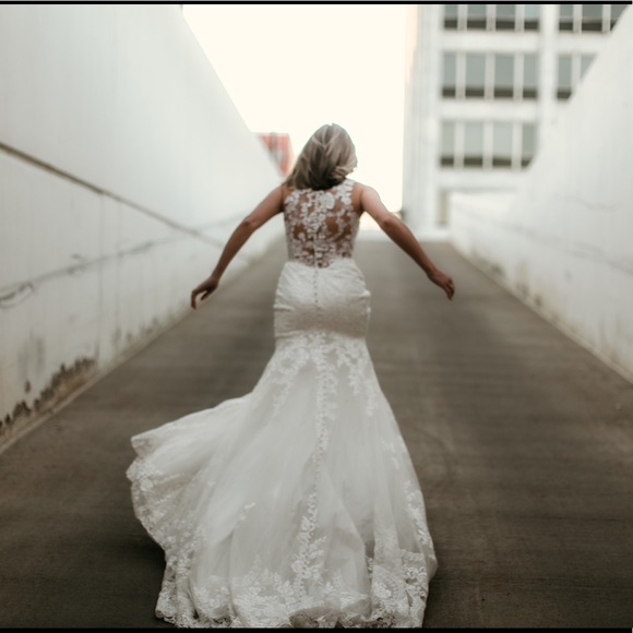 Brand new, size 8, ivory wedding dress. - Picture 6 of 7